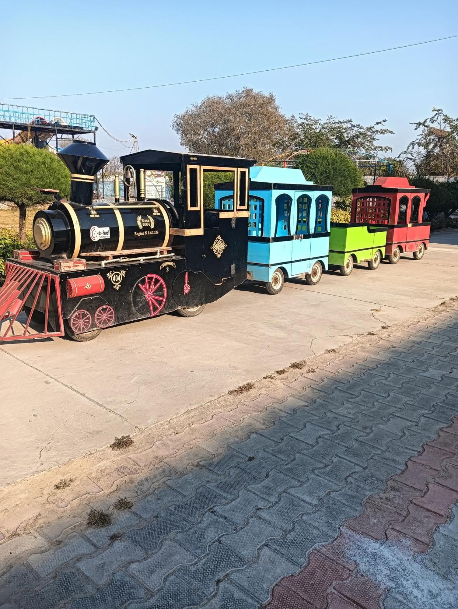 Krishna Fun Land Hotel Матура Екстериор снимка